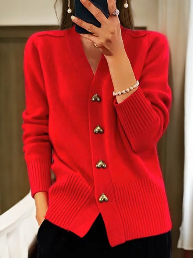 Stylish V-neck cardigan with buttons
